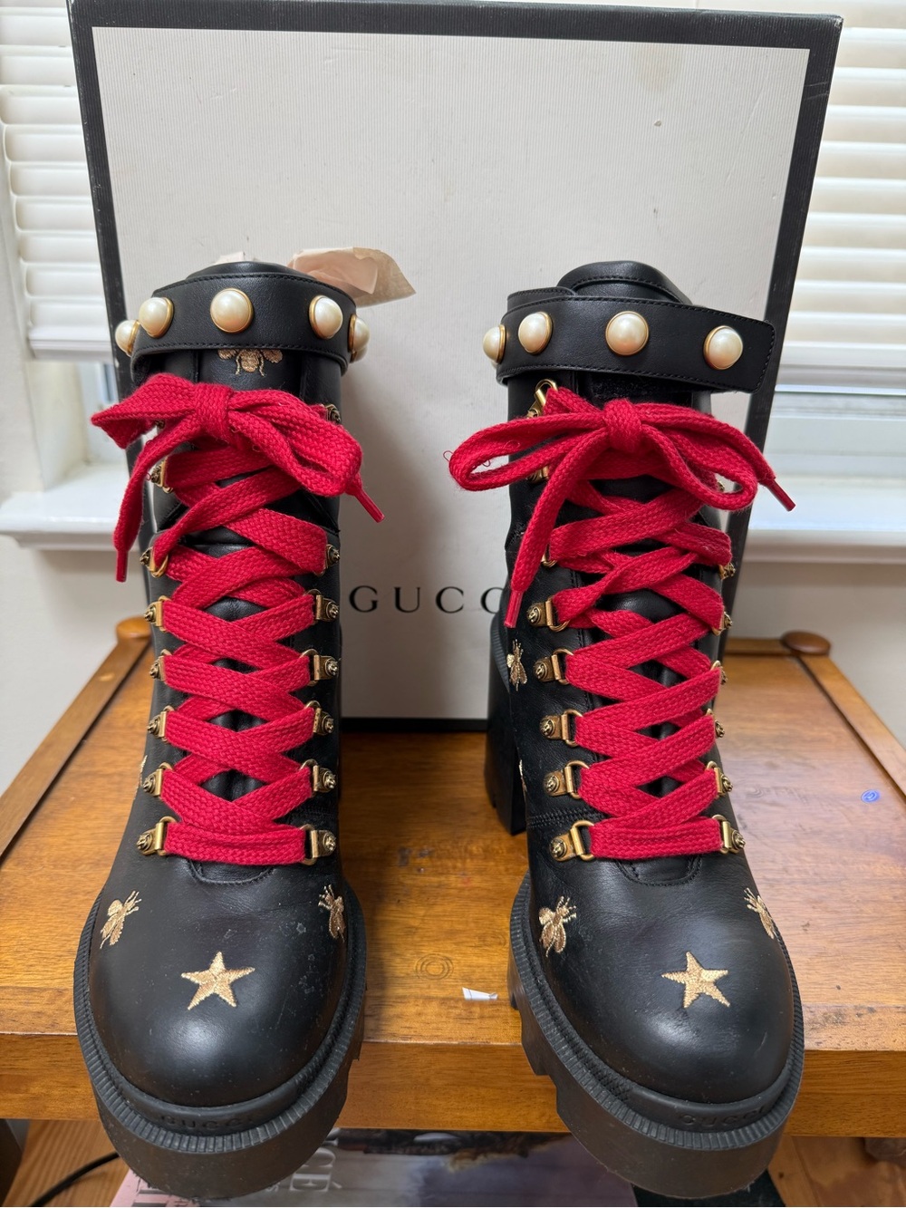 Authentic Gucci chunky hiking Rare Bee HTF - Picture 3 of 7